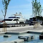 アパート Luxury Spacious In The Heart Of