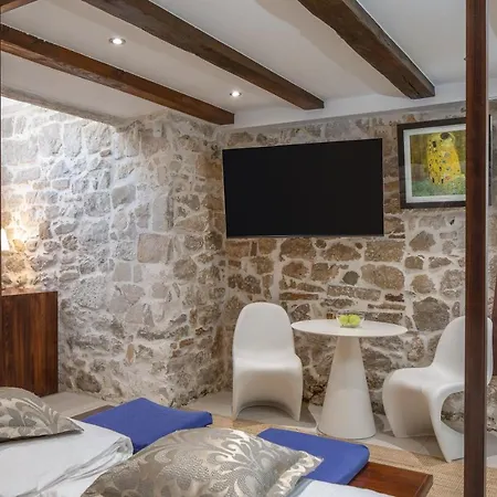 Luxury Spacious In The Heart Of Apartment *