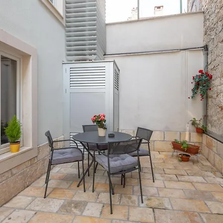 Luxury Spacious In The Heart Of Apartment