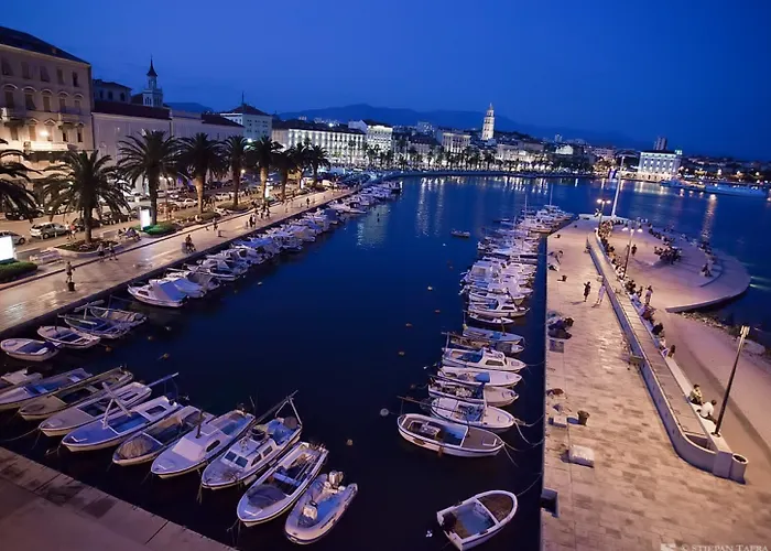 Luxury Spacious In The Heart Of Apartament